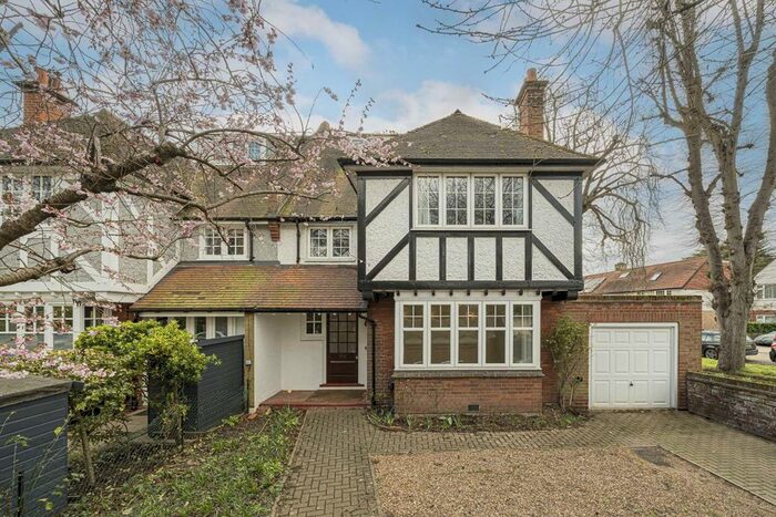 4 Bedroom Property To Rent In Hampton Road, Teddington, TW11