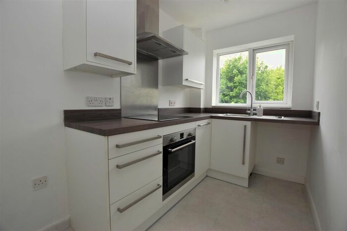 2 Bedroom Property To Rent In Pinders Road, Hastings, TN35