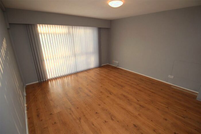 2 Bedroom Apartment To Rent In Park Road, New Barnet, EN4