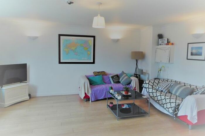 2 Bedroom Flat To Rent In Brixton Road, London, SW9