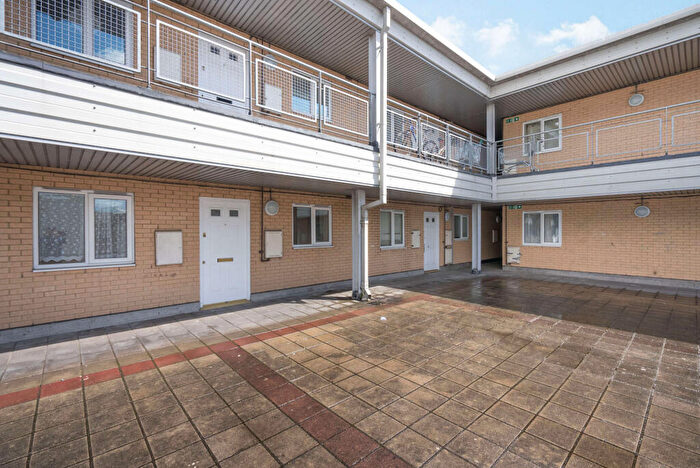 2 Bedroom Flat For Sale In Pier Road, Erith, DA8