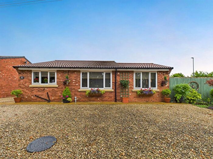 2 Bedroom Detached Bungalow For Sale In High Street, Brotherton, Knottingley, WF11