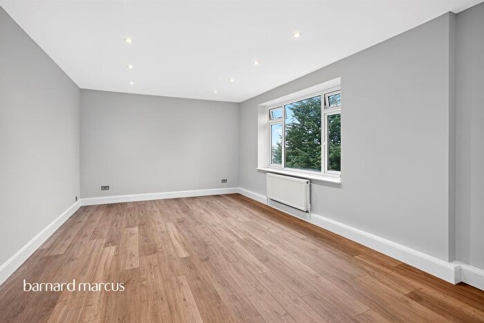 2 Bedroom Flat For Sale In Crouch Hill, London, N4