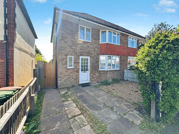 3 Bedroom Semi Detached House For Sale In Second Avenue, Wellinborough, NN8