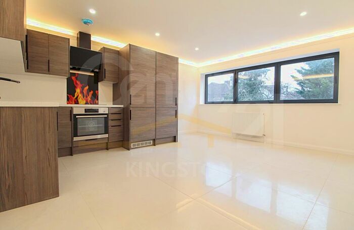 2 Bedroom Apartment To Rent In Dell Road, KT17