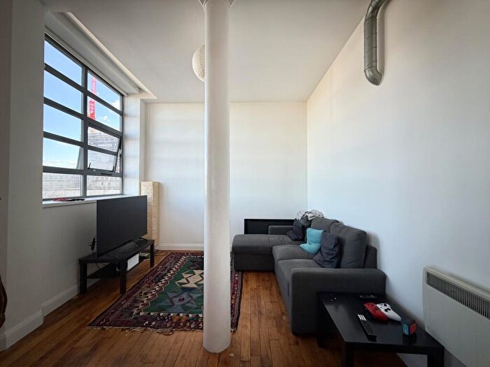 2 Bedroom Apartment To Rent In Tobacco Factory, Phase, Ludgate Hill, Manchester, M4
