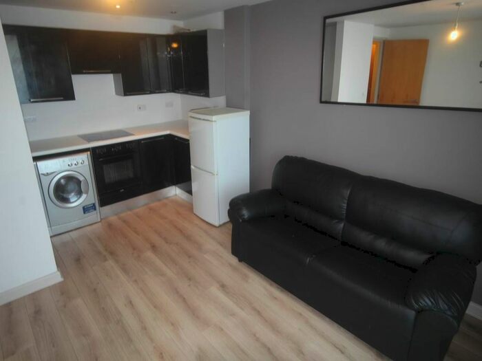 2 Bedroom Flat To Rent In Even, Stone Street, Bradford, BD1