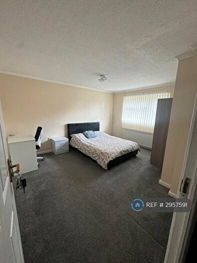 3 Bedroom End Of Terrace House To Rent In Hendre Gardens, Nottingham, NG5