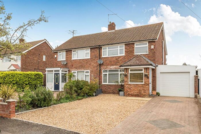 4 Bedroom Semi Detached House For Sale In The Buntings, Bedford, MK41