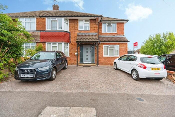 5 Bedroom Semi Detached House For Sale In Black Swan Lane, Luton, Bedfordshire, LU3