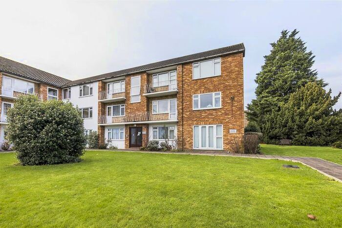 2 Bedroom Flat To Rent In Fairstead Lodge, Snakes Lane, Woodford Green, Essex IG8