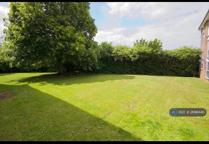 2 Bedroom Flat To Rent In Foxglove Way, Chelmsford, CM1