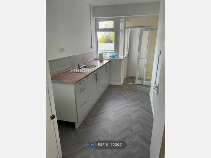 2 Bedroom Flat To Rent In Shardlow Road, Alvaston, Derby, DE24