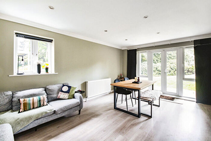 2 Bedroom Flat For Sale In Wimborne Road, Bournemouth, BH2