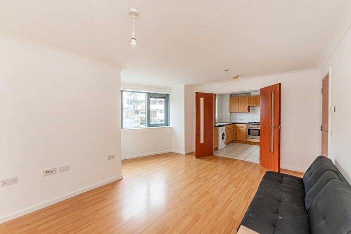 2 Bedroom Flat To Rent In Monteagle Way, Hackney, E5