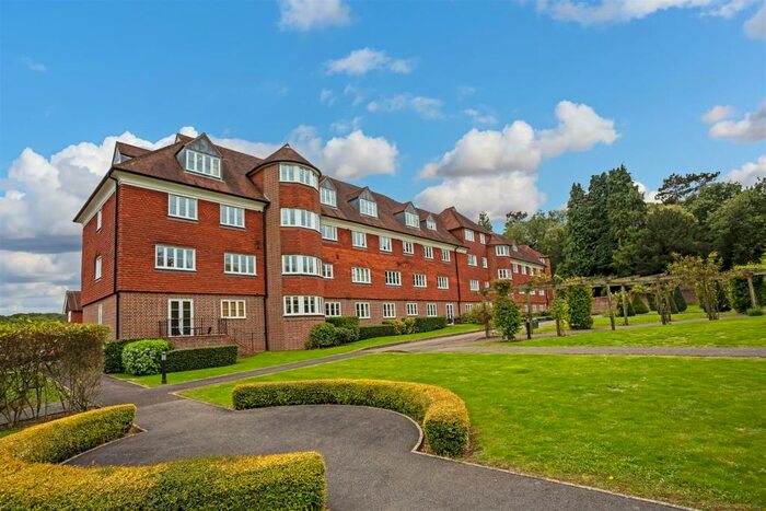 2 Bedroom Apartment To Rent In Elizabeth Drive, Banstead, SM7