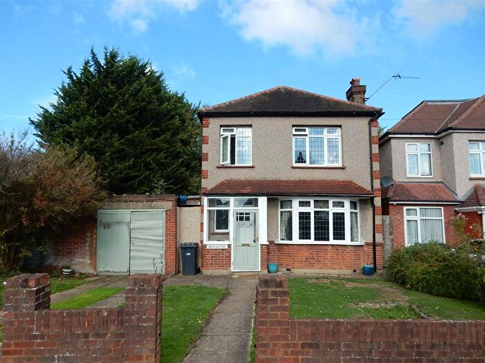 3 Bedroom Detached House To Rent In Poplar Avenue, Southall, UB2