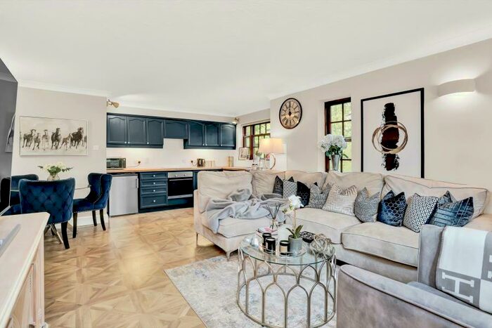 1 Bedroom Apartment To Rent In St Michaels Court, KT13