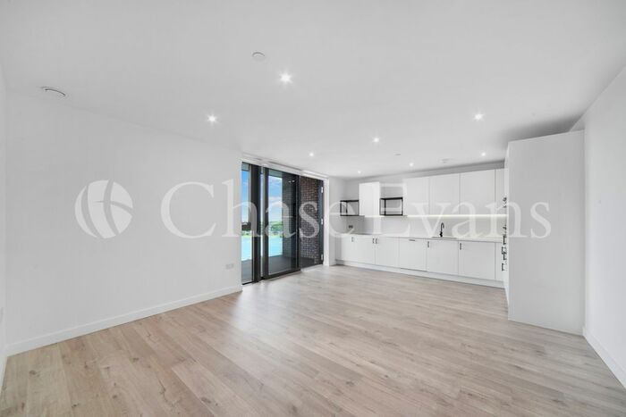 2 Bedroom Flat To Rent In Coster Avenue, Finsbury Park, London, N4