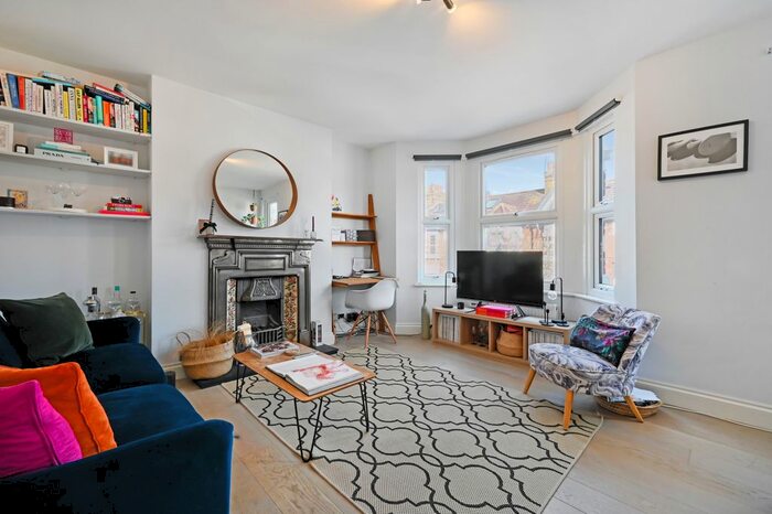 3 Bedroom Flat To Rent In Bendemeer Road, London, SW15
