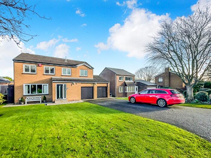 4 Bedroom Detached House For Sale In Almondbury Close, Almondbury, Huddersfield, West Yorkshire, HD5