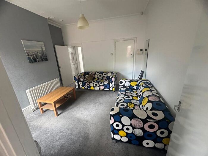 3 Bedroom Terraced House To Rent In South View Road, S7