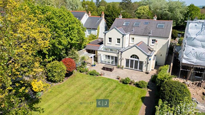 5 Bedroom Detached House For Sale In Piercing Hill, Theydon Bois, CM16