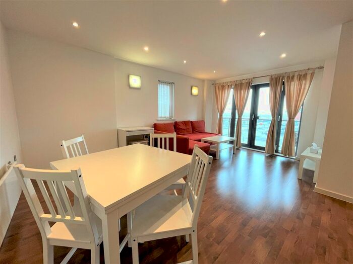 2 Bedroom Flat To Rent In South Quay, Swansea, SA1