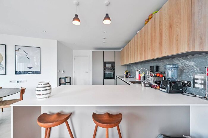 2 Bedroom Flat To Rent In Penn Street, Hoxton, London, N1