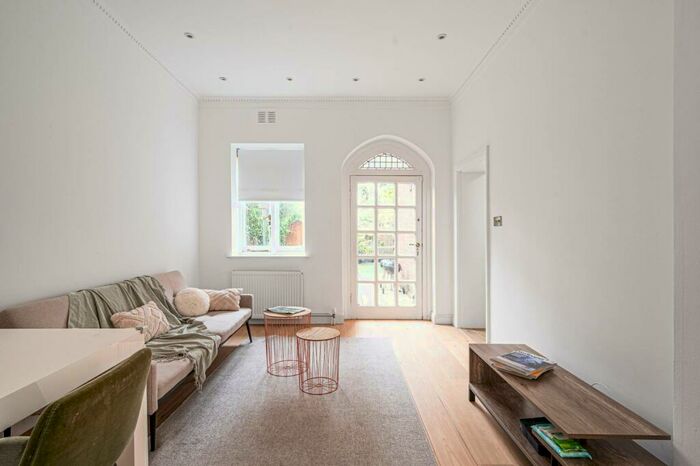 2 Bedroom Maisonette To Rent In Netherhall Gardens, Hampstead, London, NW3
