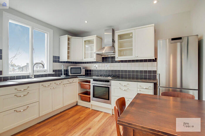 2 Bedroom Apartment To Rent In Windermere Road, N19