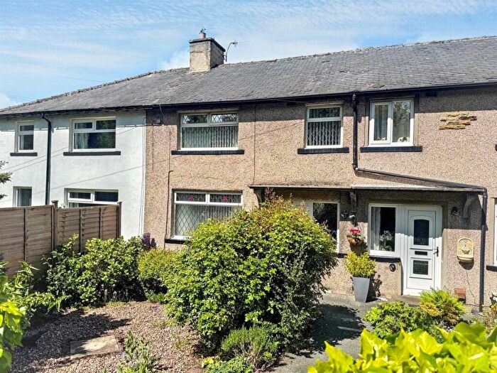 3 Bedroom Town House For Sale In Stone Grove, Steeton, BD20