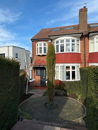 4 Bedroom Semi Detached House For Sale In Farnaby Road, Bromley, BR2