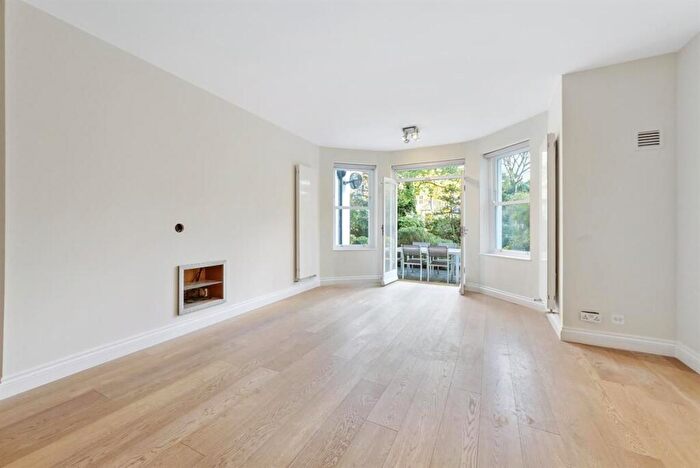 2 Bedroom Flat For Sale In Ormonde Court, Belsize Grove, London, NW3