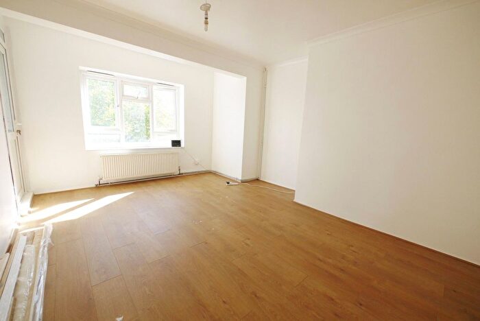 2 Bedroom Flat To Rent In St Stephens Crescent, Brentwood, CM13
