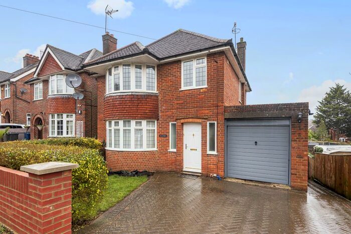 3 Bedroom Detached House To Rent In High Wycombe, Buckinghamshire, HP11