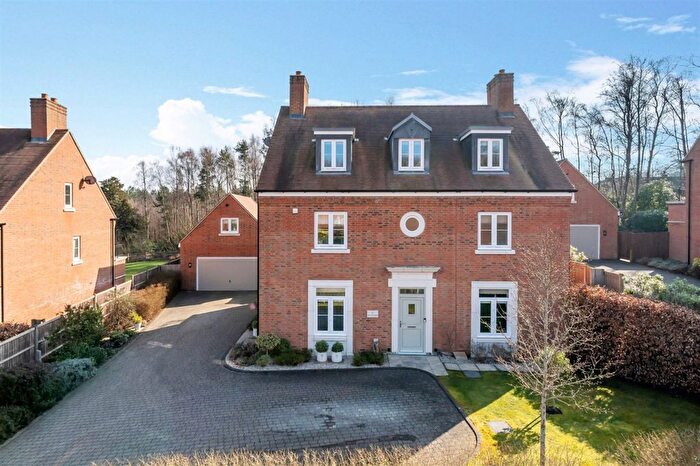 5 Bedroom Detached House For Sale In Brackenwood, Midhurst, GU29