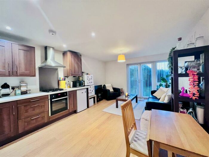 2 Bedroom Apartment To Rent In Park View Court, West Bridgford, Nottingham, NG2