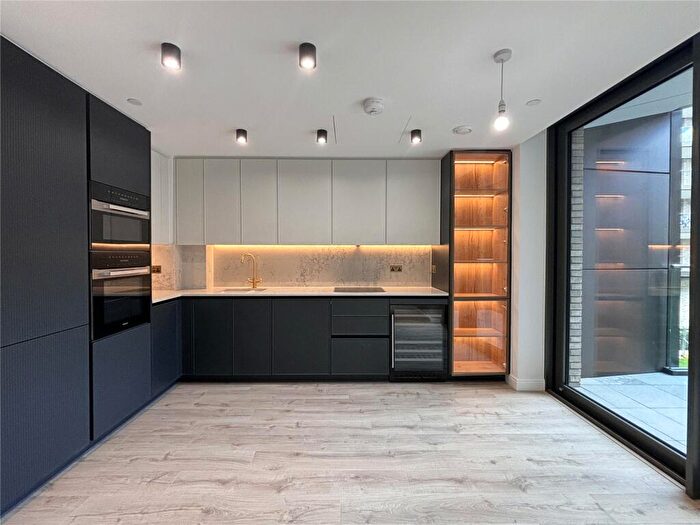 2 Bedroom Apartment To Rent In Vermont House, CIty Road, London, EC1V