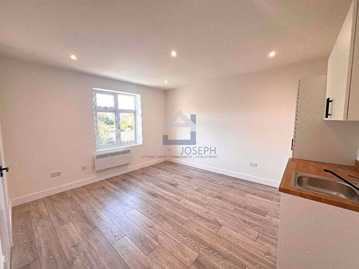 Studio To Rent In Tooting Bec Road, Tooting Bec, SW17
