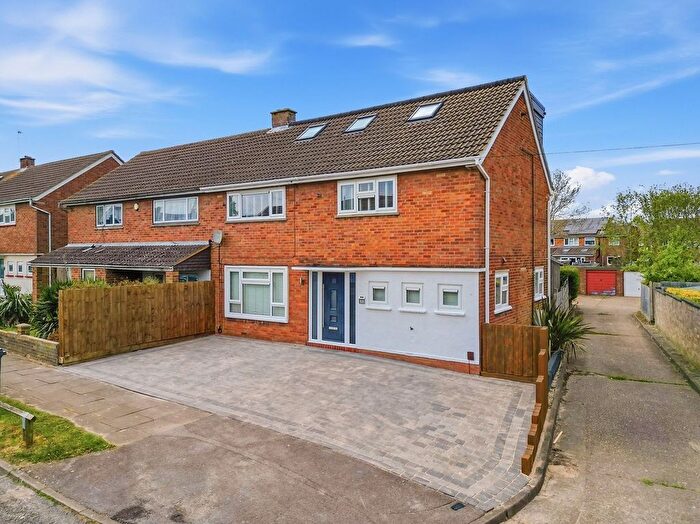 5 Bedroom Semi-Detached House For Sale In Kennet Drive, Bletchley, MK3