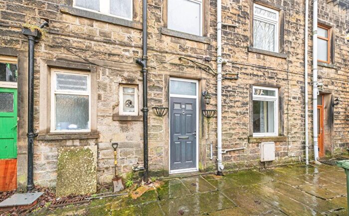2 Bedroom Terraced House For Sale In Deanhouse, Holmfirth, HD9