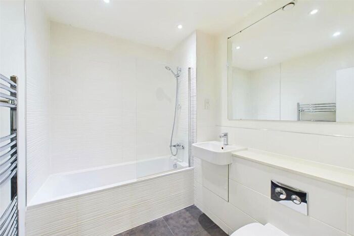 1 Bedroom Flat To Rent In Gates Way, Stevenage, SG1