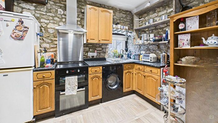 1 Bedroom Flat To Rent In The Skittle Alley Flat, Market Square, Crewkerne, TA18