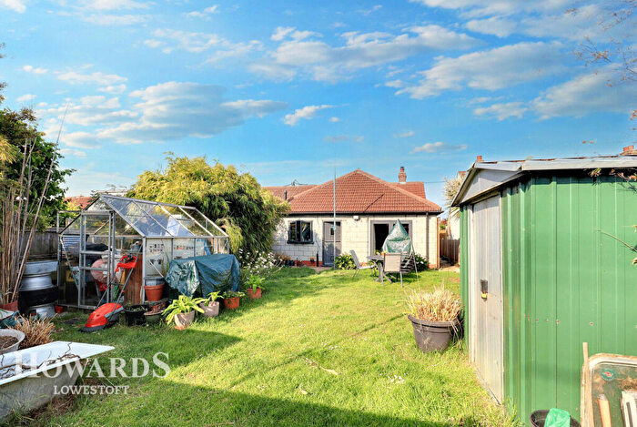 3 Bedroom Semi-Detached Bungalow For Sale In Beech Road, Lowestoft, NR33