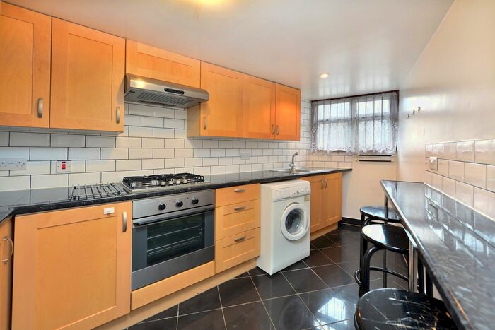 3 Bedroom Flat To Rent In Junction Road, London, N19