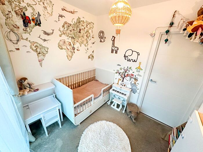 2 Bedroom Flat For Sale In Dickens Yard, London, W5