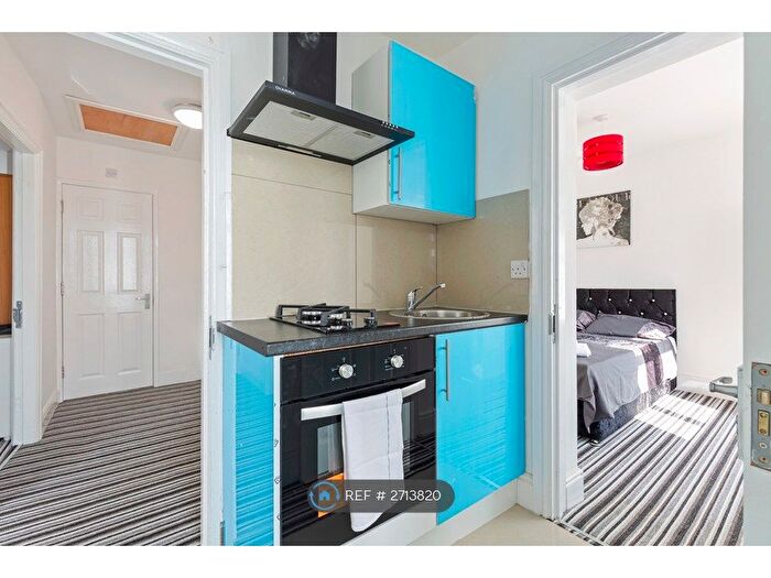 Studio To Rent In Broad Walk, Hounslow, TW5