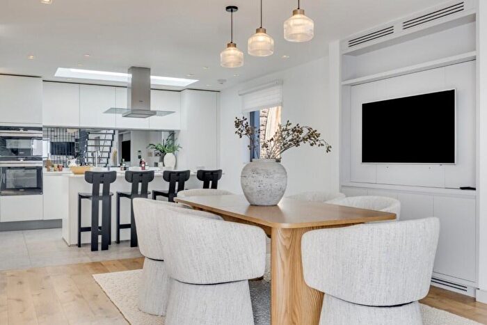 4 Bedroom Terraced House To Rent In Rosslyn Mews, Hampstead, NW3