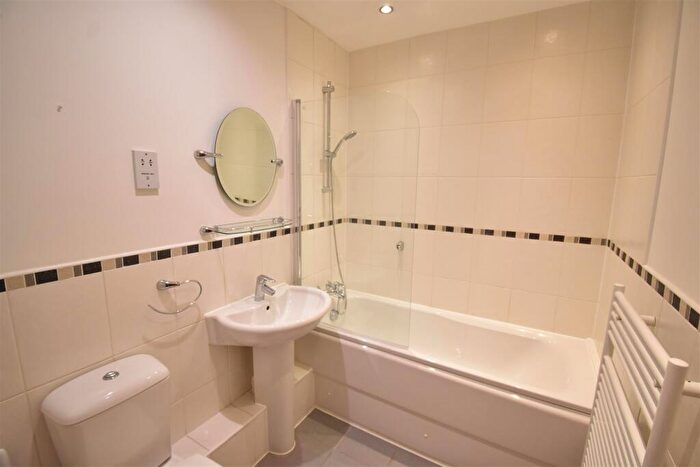 2 Bedroom Apartment To Rent In Avenue Elmers, Surbiton, KT6